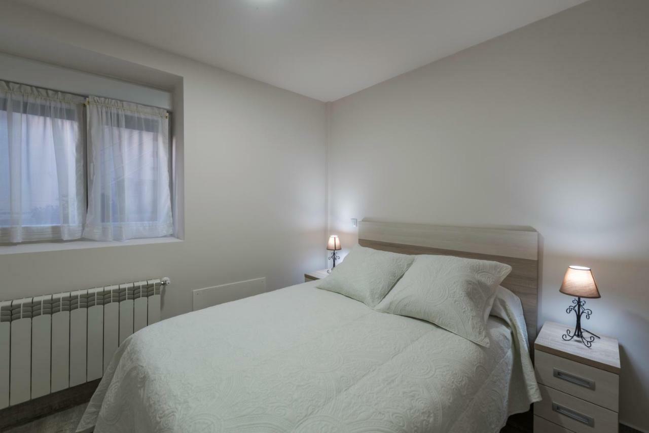 Apartamentos Turisticos El Ponton อาร์นูเอโร ภายนอก รูปภาพ